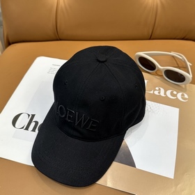 Новая бейсболка Loewe с оригинальным д