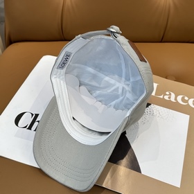 Новая бейсболка Loewe с оригинальным д
