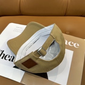 Новая бейсболка Loewe с оригинальным д