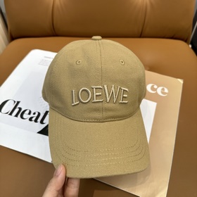 Новая бейсболка Loewe с оригинальным д