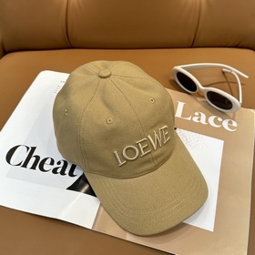 Новая бейсболка Loewe с оригинальным д