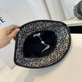 Новая рыбацкая кепка от Loewe — превос
