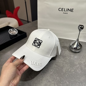 Новая бейсболка Loewe с оригинальным д
