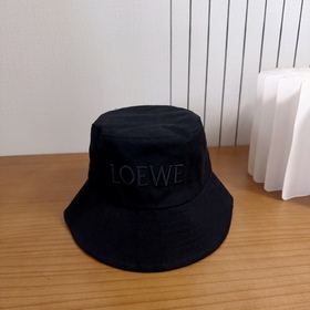 Loewe — «лицо» коллекции весна-лето 2