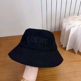 Loewe — «лицо» коллекции весна-лето 2