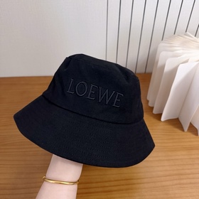 Loewe — «лицо» коллекции весна-лето 2