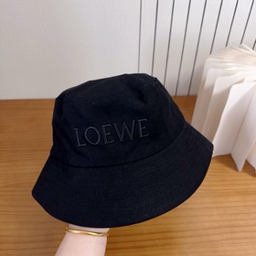 Loewe — «лицо» коллекции весна-лето 2