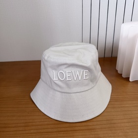 Loewe — «лицо» коллекции весна-лето 2