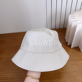 Loewe — «лицо» коллекции весна-лето 2