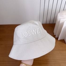 Loewe — «лицо» коллекции весна-лето 2