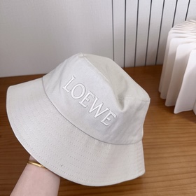Loewe — «лицо» коллекции весна-лето 2