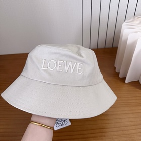 Loewe — «лицо» коллекции весна-лето 2
