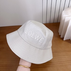 Loewe — «лицо» коллекции весна-лето 2