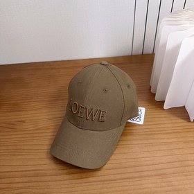 Бейсболка Loewe из коллекции весна-ле