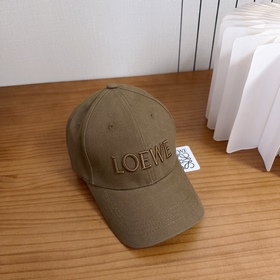 Бейсболка Loewe из коллекции весна-ле