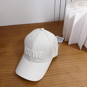 Бейсболка Loewe из коллекции весна-ле