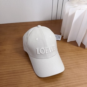 Бейсболка Loewe из коллекции весна-ле