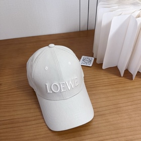 Бейсболка Loewe из коллекции весна-ле