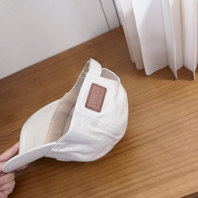 Бейсболка Loewe из коллекции весна-ле