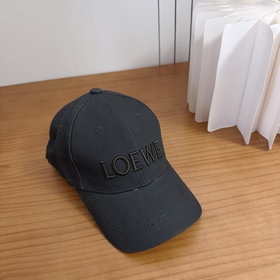 Бейсболка Loewe из коллекции весна-ле