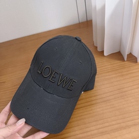 Бейсболка Loewe из коллекции весна-ле