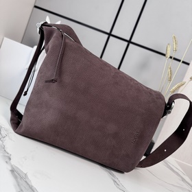 Сумка-ведро Loop из мягкой кожи Loewe