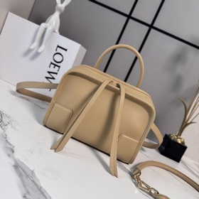 Сумка Loewe Amazona 180 из мягкой теля
