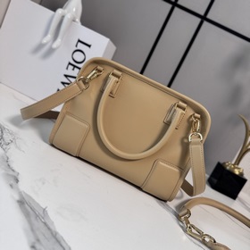Сумка Loewe Amazona 180 из мягкой теля