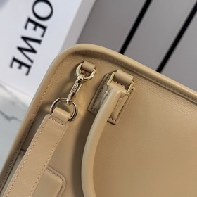 Сумка Loewe Amazona 180 из мягкой теля