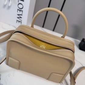Сумка Loewe Amazona 180 из мягкой теля