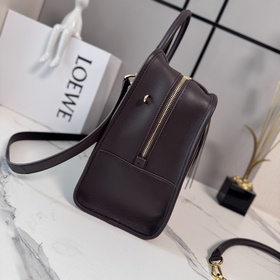 Loewe Amazona 180 из телячьей кожи в б