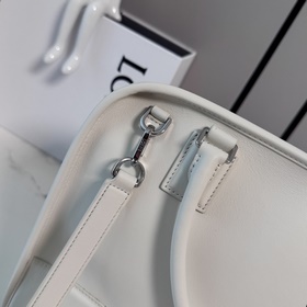 Loewe Amazona 180 из телячьей кожи в б