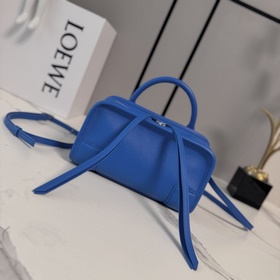 Сумка Loewe Mini из мягкой телячьей ко