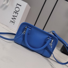 Сумка Loewe Mini из мягкой телячьей ко