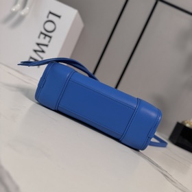 Сумка Loewe Mini из мягкой телячьей ко