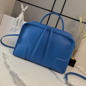 Loewe Amazona 180 из телячьей кожи в б