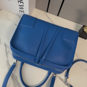 Loewe Amazona 180 из телячьей кожи в б