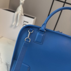 Loewe Amazona 180 из телячьей кожи в б