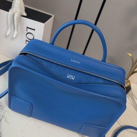 Loewe Amazona 180 из телячьей кожи в б