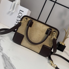 Сумка Loewe Amazona 180 из замшиз теля
