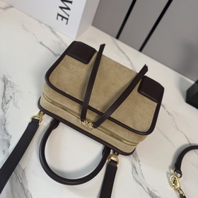 Сумка Loewe Amazona 180 из замшиз теля