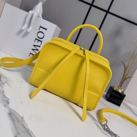 Сумка Loewe Amazona 180 из мягкой теля