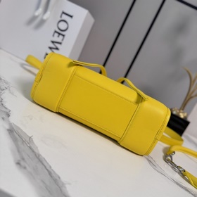 Сумка Loewe Amazona 180 из мягкой теля