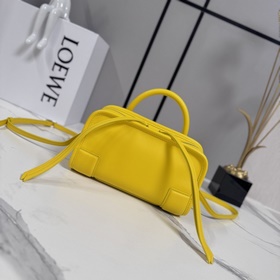 Сумка Loewe Mini из мягкой телячьей ко