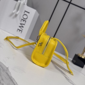 Сумка Loewe Mini из мягкой телячьей ко
