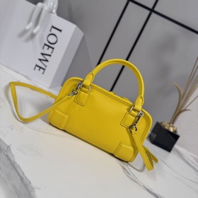Сумка Loewe Mini из мягкой телячьей ко