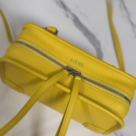 Сумка Loewe Mini из мягкой телячьей ко