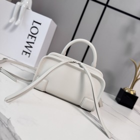 Сумка Loewe Mini из мягкой телячьей ко