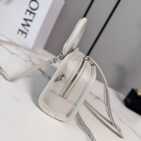 Сумка Loewe Mini из мягкой телячьей ко