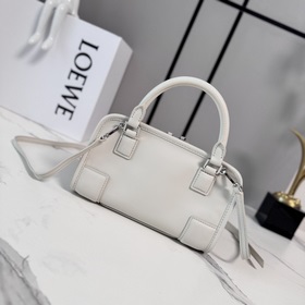 Сумка Loewe Mini из мягкой телячьей ко